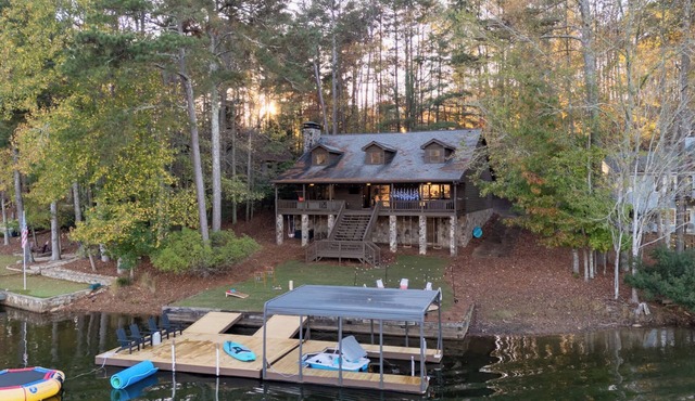 Luxe Lakefront Home|Fire Pit|Hot Tub|Pool Table