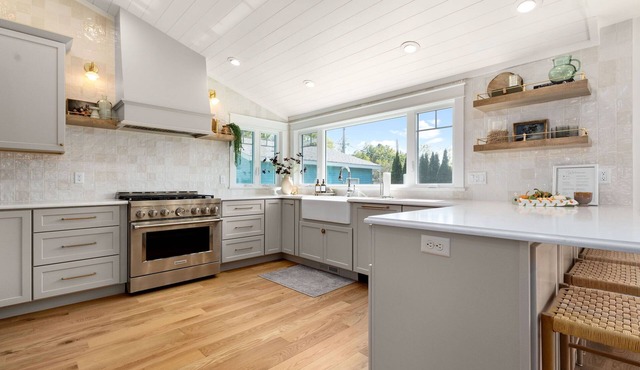 Luxe Lakefront Home with Hot Tub