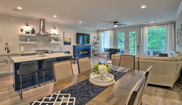 Luxe Lakefront Living, Lake Hamilton Escape