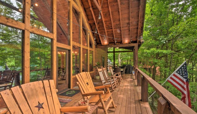 Luxe Lakefront Lodge w Dock, Hot Tub & Game Room
