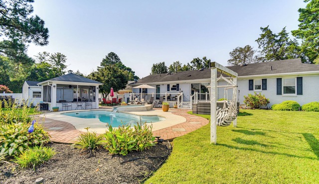 Luxe Lakefront Portsmouth Home: Fish, Swim & Play!