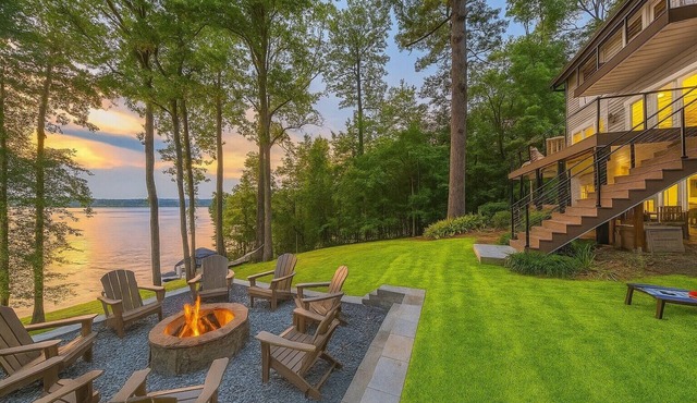 Luxe Lakefront: Spa, Pickleball, Kayaks, Sleeps 16