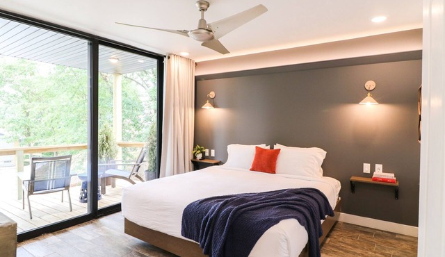 Luxe Lakeside Lake Views Couples Families Kings
