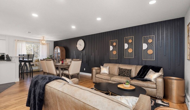 Luxe & Large 4BR/3BA Sleeps 8 Theater, GameRoom, FirePit, Fenced Yard