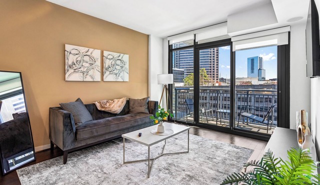 Luxe Latte High-rise self check-in Balcony views