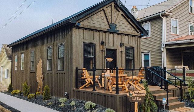 {LUXE Lil Tio} Downtown Retreat - 5 Min Walk To River Access w/Firepit & Grill