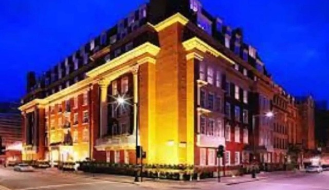 Luxe Living in Mayfair with Marriott's 2BR Deluxe Suite