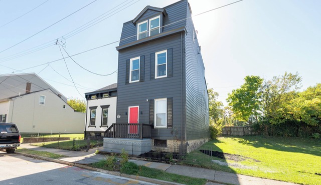 Luxe Living Suites #2, 3 minutes to DT Cincy