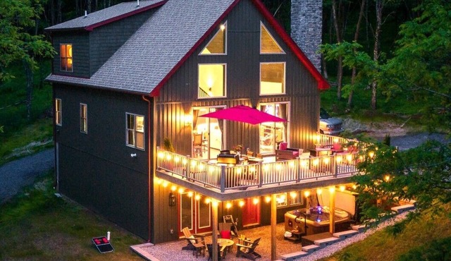 Luxe Lodge, Fam & Dog Friendly, Hot Tub, Arcade ,Game Rm