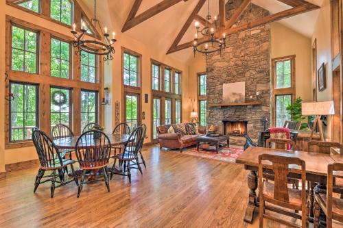 Luxe Lodge Near Smoky Mountains Views and Hot Tub!
