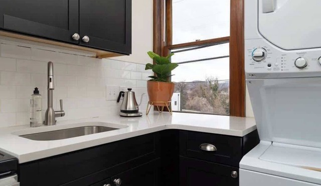 Luxe loft w/city & mountain views