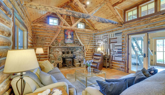 Luxe Log Cabin ~ 15 Mi to Downtown Moab!