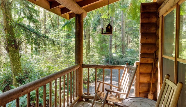 Luxe Log Cabin: 19 Acres of PNW Forest!