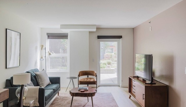 Luxe Lower Queen Anne 1BR w/Gym, W/D & Lounge, by Blueground