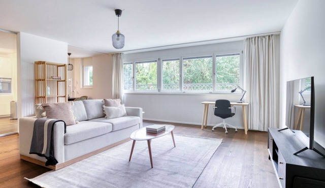 Luxe Mühlebach 3.5 Room w/W&D, Parking, 2 mins to Seefeld, by Blueground