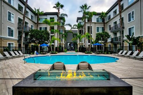 Luxe Marina Del Rey Apartment,Parking, Gym, Pool, jacuzzi,BBQ