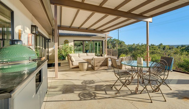 Luxe Mid-Century Austin Home w/Canyon Views