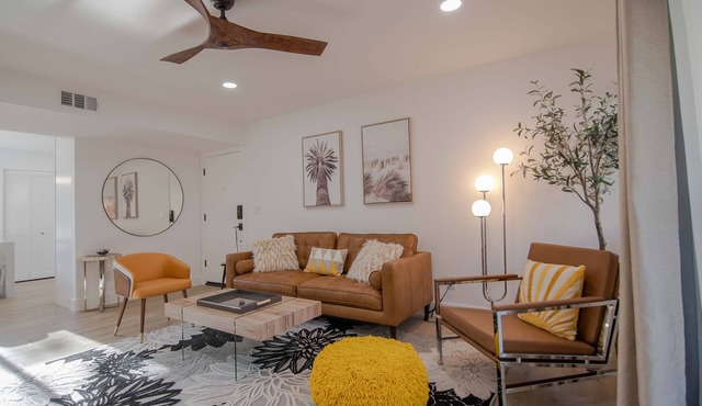 Luxe Mid Century Modern 2/BED *HIGHLY UPGRADED*