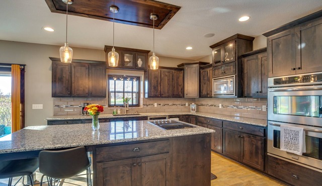 Luxe Missouri Getaway w/Hot Tub & Fire Pit!
