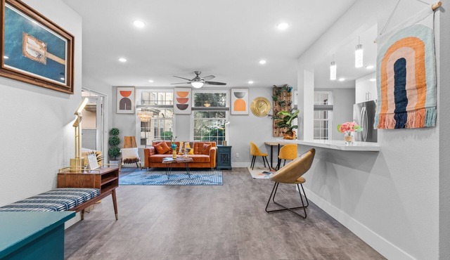 Luxe Modern Escape. Pool,H.Tub+Park+ Gym, Close to beaches and walk everywhere !