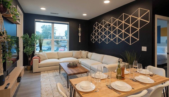 Luxe Modern Loft, Great for Long Stays W/King Beds