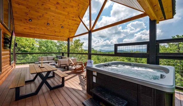 Luxe Mountain Cabin with Hot Tub