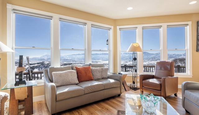 Luxe Mountain Estate | Stunning Views + Hot Tub