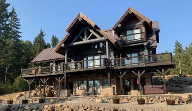 Luxe Mountain Lodge on 22 Acres