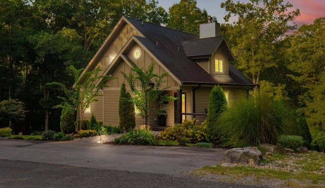 Luxe Mountain Retreat 683-Luxe Cabin-Sleeps 10