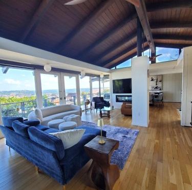 Luxe Mt Adams Lookout