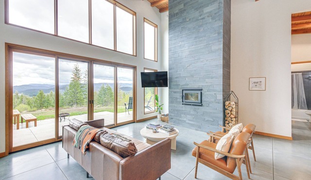 Luxe Mtn-View Escape 5 Mi to Dtwn Priest River!