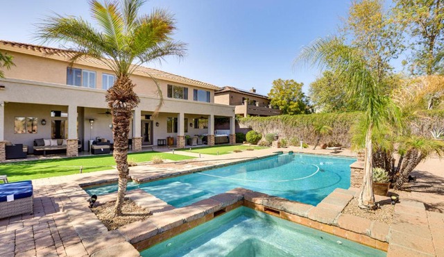 Luxe Mtn-View Mansion w/Hot Tub in Phoenix!