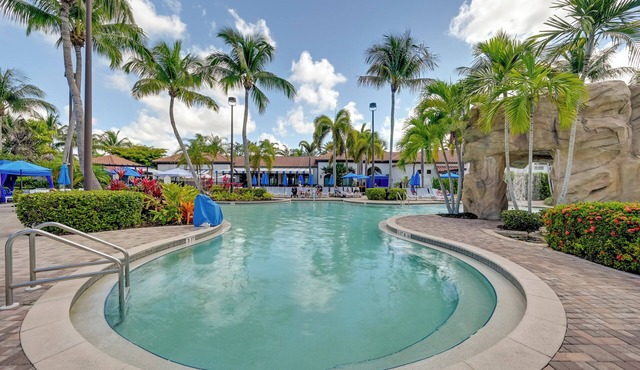 Luxe Naples Bay Resort Condo: Near Fifth Ave!