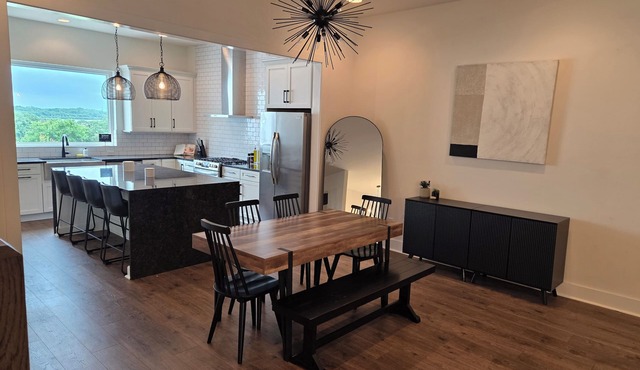 Luxe Nashville 3-bedroom Townhouse w/rooftop deck