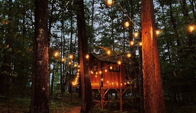 Luxe, New Build, Hot Tub, Treehouse, near Whiteface