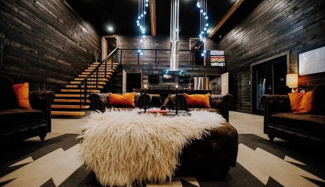 Luxe Nordic Barndominium Retreat at Black Pine