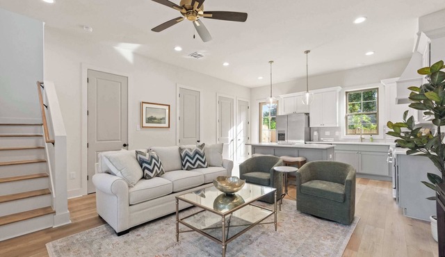 Luxe Oaks | Walk to River Ranch | Premier Host | EV Charger
