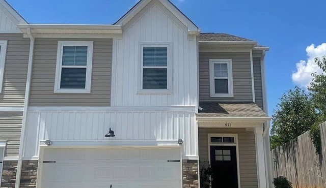 Luxe Oasis 3 bedroom 2.5 bath home in Greer close to Airport