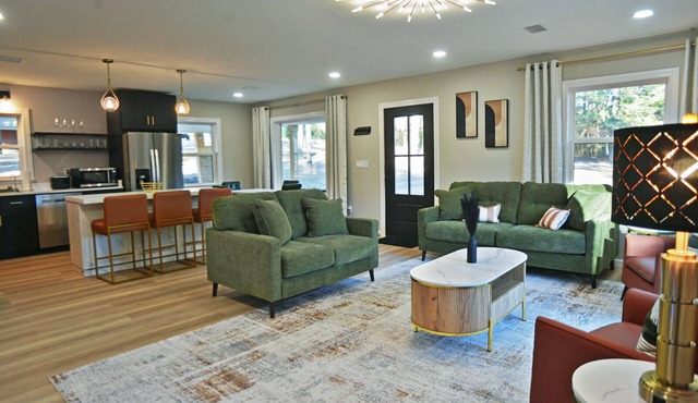 Luxe on Lapine: In-town. Minutes to lake, dining, downtown & seasonal Candlyland