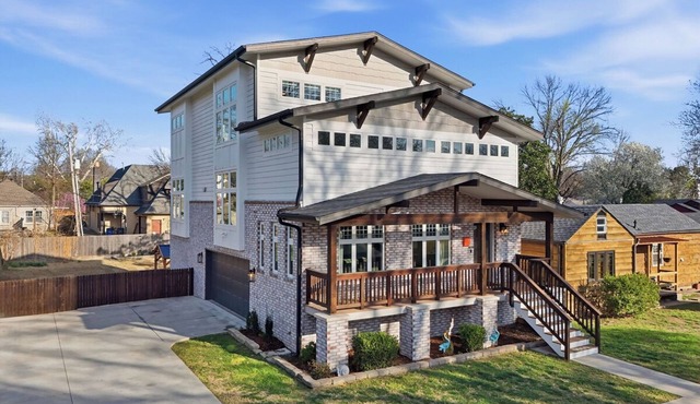 Luxe on Lewis | Utica Sq / EXPO | Chef's Kitchen