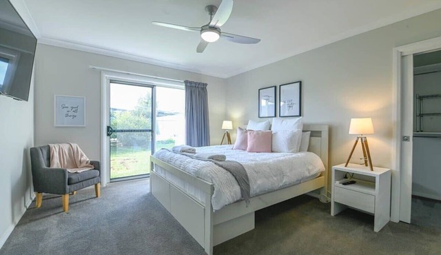 Luxe on Lincoln - Close to Zoo, Rejuvenating Pool