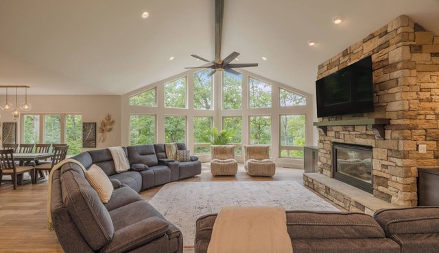 Luxe on the Lake by Innsbrook Vacations!