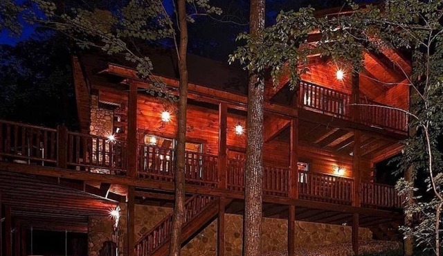 LUXE ONE | RED WOLF FALLS*HOCKING HILLS*CLOSE TO EVERYTHING-TRAILS,HOT TUB,SAUNA,FIREPLACE,GAME ROOM