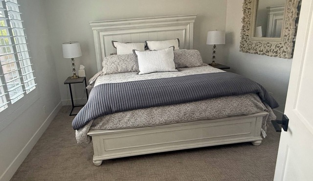 Luxe private bedroom and bath in a lovely Washington neighborhood