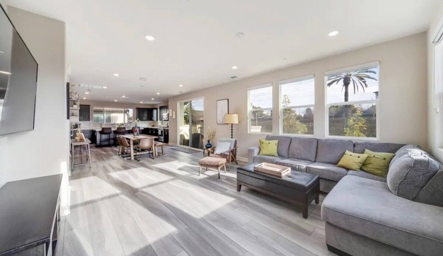 Luxe Private Getaway in the Heart of Oceanside!