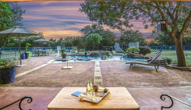 Luxe Ranch-Vibe Retreat - Heated 2-Level Pool+ Spa -20 minutes to Austin & Lakes