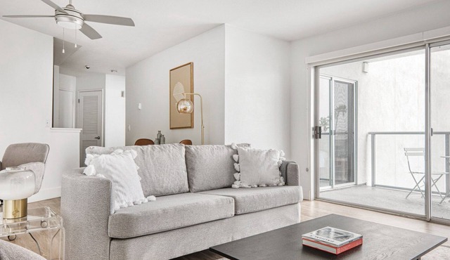 Luxe Redondo Beach 1BR w/Pool, Gym & W/D, walk to Beach, by Blueground