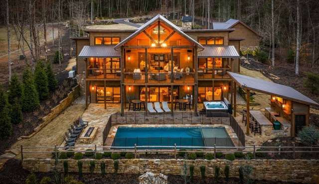 Luxe Retreat at Blue Ridge - Pool | Hot Tub | Outdoor Kitchen | Firepit | Game Room