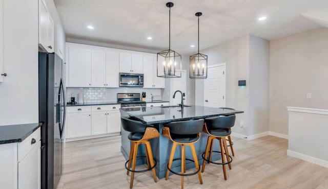 Luxe Retreat for 10+ in Thanksgiving Point Pet Friendly
