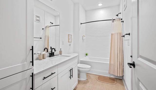Luxe Riverwalk 1BR/Walkable/Monthly Ready + Washer/Dryer